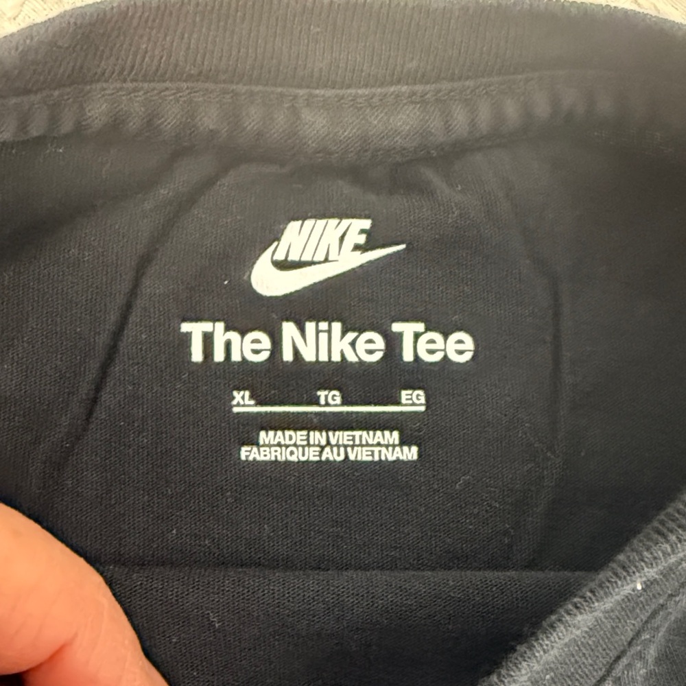Nike Black Kids T-Shirt with Colorful Snail Graphic - Picture 4 of 6